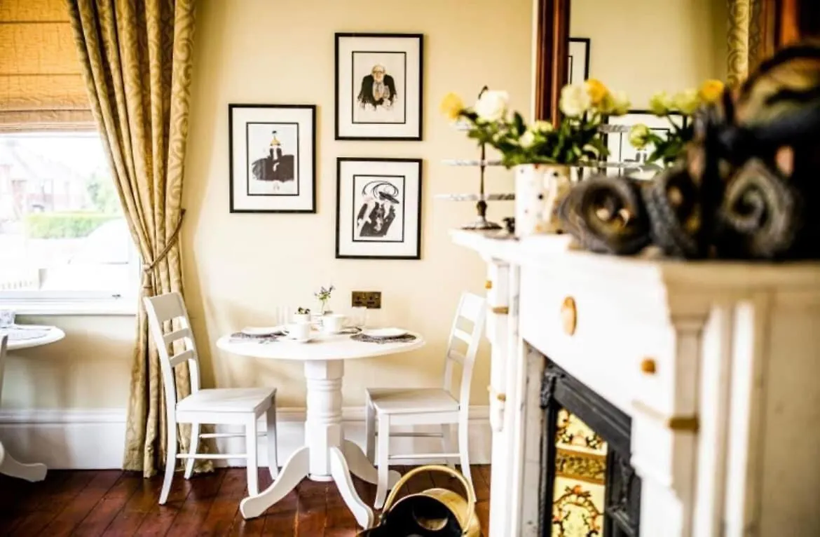 Abbotsleigh Of Whitby Bed & Breakfast 4*,