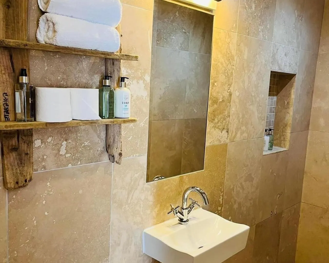 Abbotsleigh Of Whitby Bed and Breakfast Bed & Breakfast